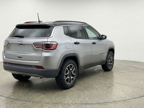Used 2025 Jeep Compass Trailhawk AWD/4WD image 9