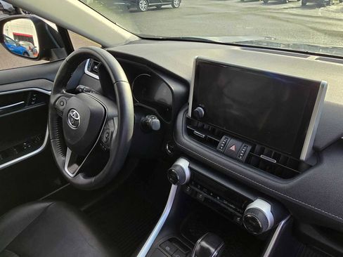 Used 2023 Toyota RAV4 XLE Premium image 14