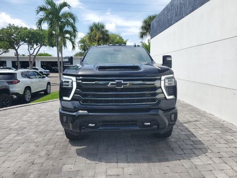 Used 2024 Chevrolet Silverado 2500 High Country w/ High Country Premium Package AWD/4WD image 2