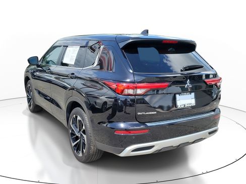 Used 2024 Mitsubishi Outlander SE Black Edition AWD/4WD image 4