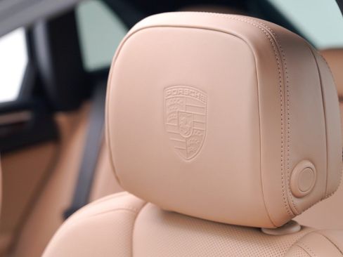 Certified 2026 Porsche Macan AWD/4WD image 19