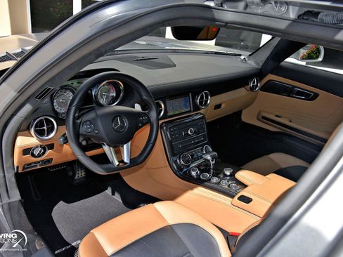 Used 2011 Mercedes-Benz SLS AMG Coupe image 29