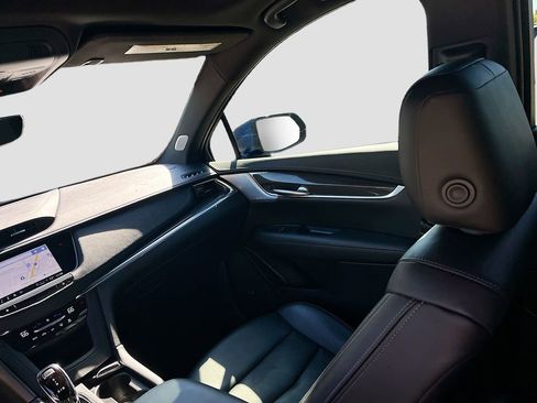 Used 2023 Cadillac XT5 Sportv w/ Technology Package image 25