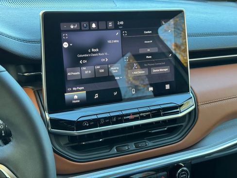 Used 2023 Jeep Compass Limited image 30