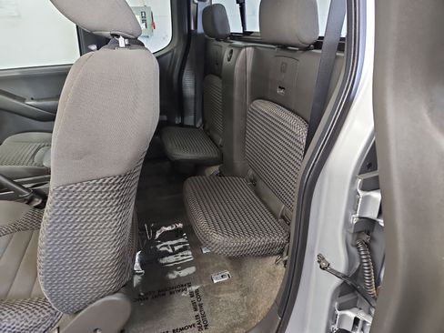 Used 2011 Nissan Frontier SV w/ SV Premium Utility Pkg image 12