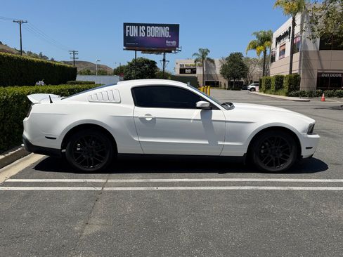 Used 2012 Ford Mustang Premium RWD image 4