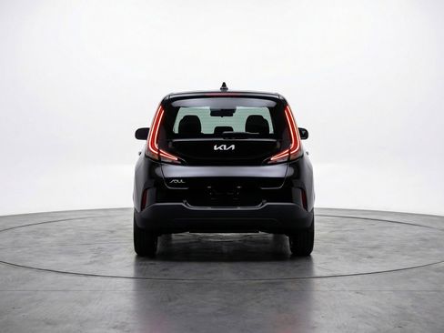 Used 2025 Kia Soul LX w/ LX Technology Package FWD image 7