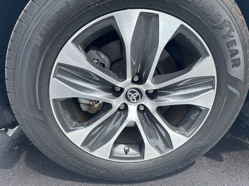 Used 2023 Toyota Highlander XLE image 8