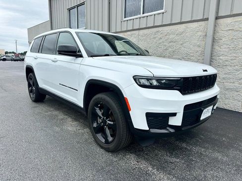 Used 2021 Jeep Grand Cherokee L Laredo AWD/4WD image 2