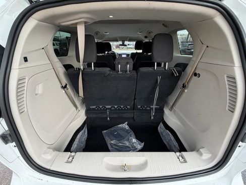 Certified 2022 Chrysler Voyager LX image 35