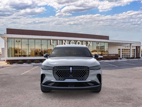Used 2026 Lincoln Nautilus Premier AWD/4WD image 6