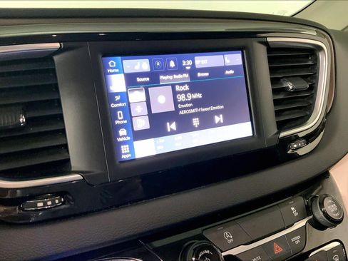 Used 2023 Chrysler Voyager LX image 6