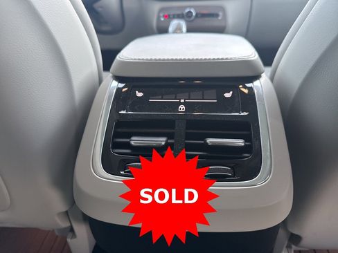 Certified 2023 Volvo XC90 B6 Ultimate w/ Lounge Package image 17
