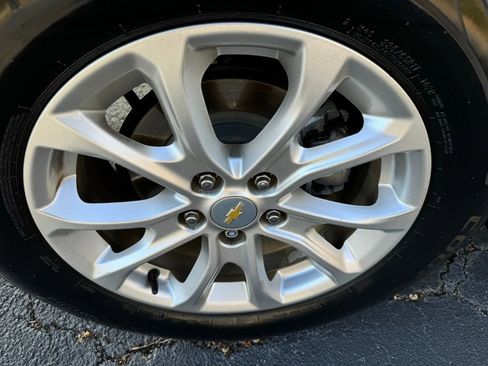 Used 2020 Chevrolet Equinox LT image 9