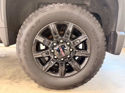 Used 2024 GMC Sierra 2500 AT4 w/ AT4 Premium Plus Package AWD/4WD image 16