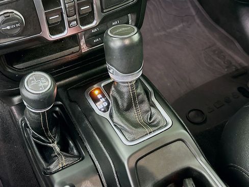 Certified 2021 Jeep Gladiator Overland AWD/4WD image 27