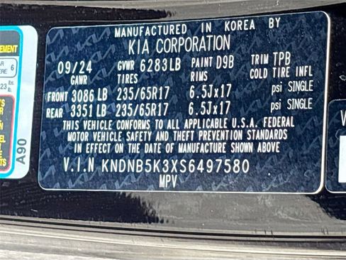 Used 2025 Kia Carnival FWD image 34