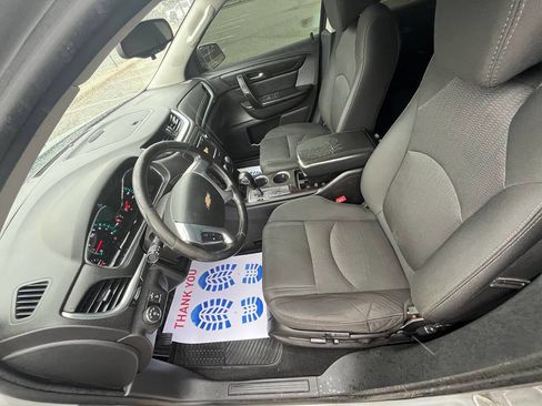 Used 2017 Chevrolet Traverse LT image 16