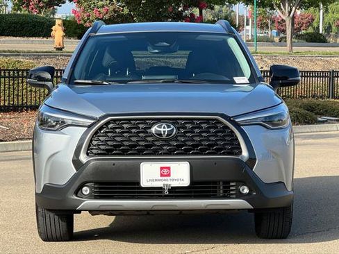 Used 2025 Toyota Corolla Cross XLE FWD image 9