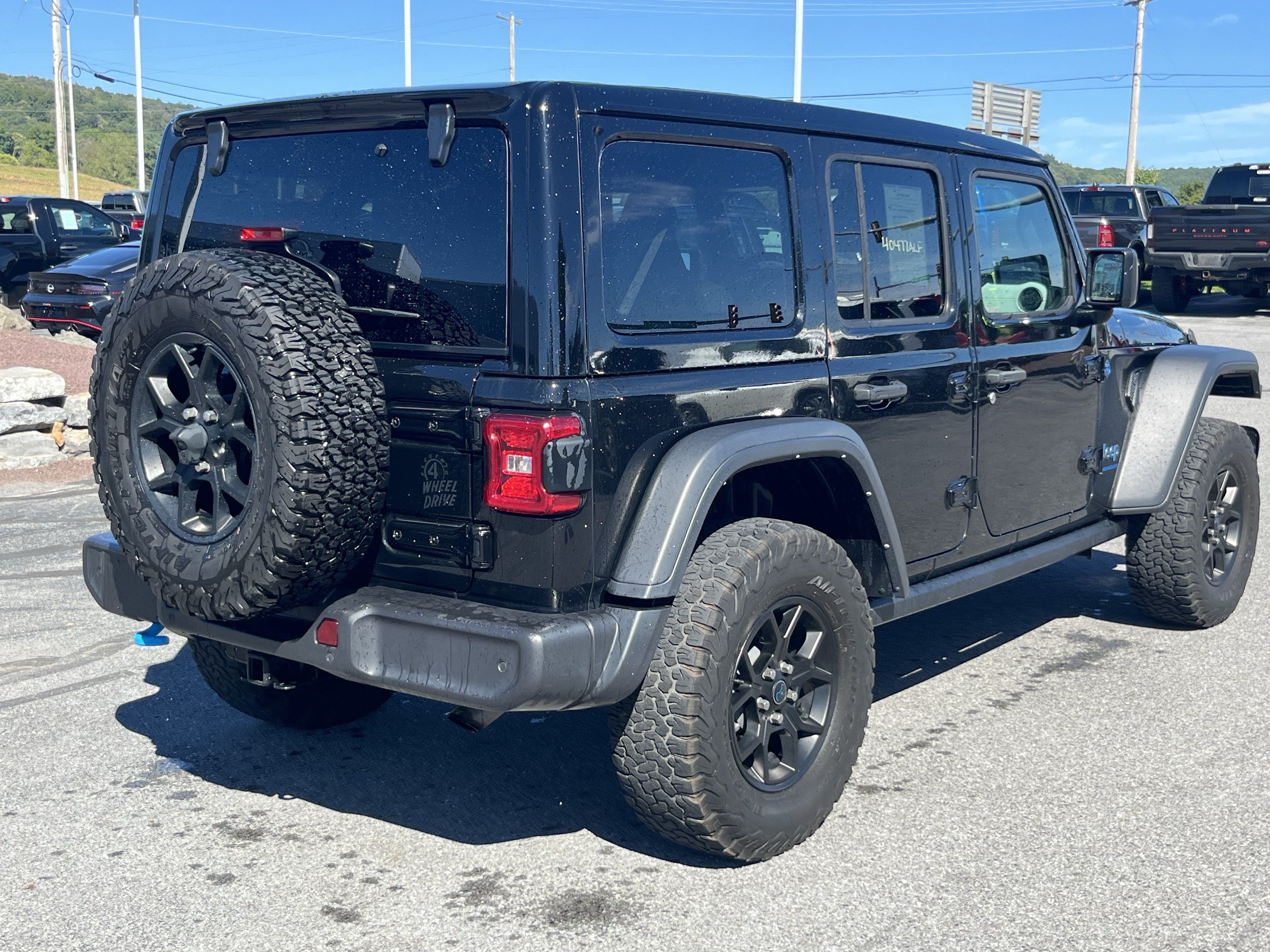 Used 2024 Jeep Wrangler Unlimited AWD/4WD image 3