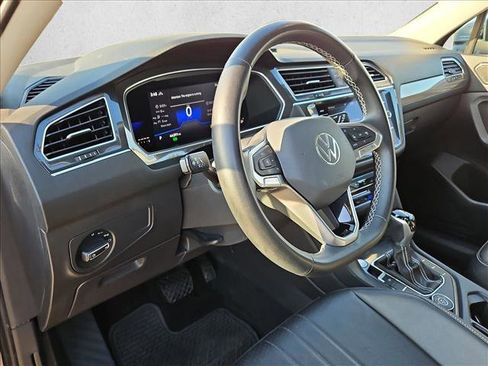 Used 2022 Volkswagen Tiguan SE image 9