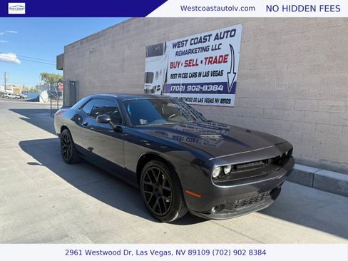 Used 2019 Dodge Challenger SXT w/ Blacktop Package RWD image 1