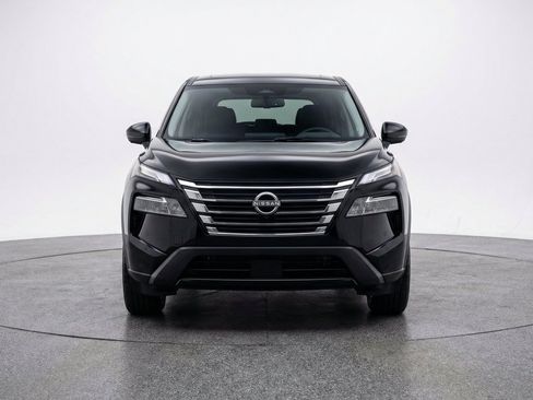 Used 2025 Nissan Rogue SV AWD/4WD image 2