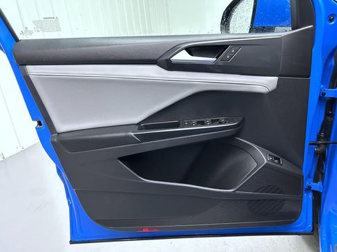 Used 2022 Volkswagen Taos SEL image 9