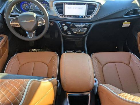 New 2026 Chrysler Pacifica Pinnacle image 15