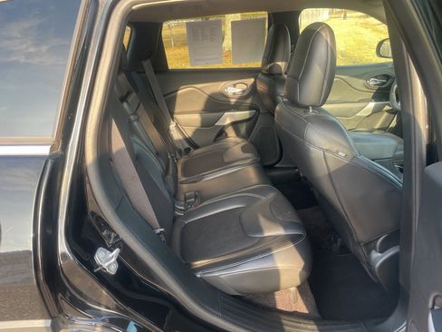 Used 2018 Jeep Cherokee Latitude Plus image 16