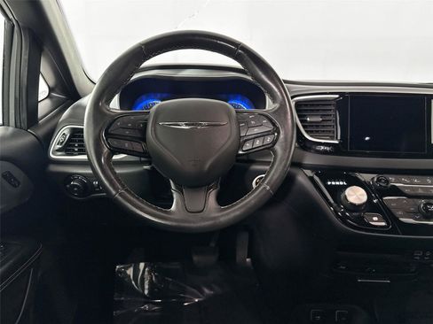 Used 2020 Chrysler Pacifica Touring-L Plus FWD image 31