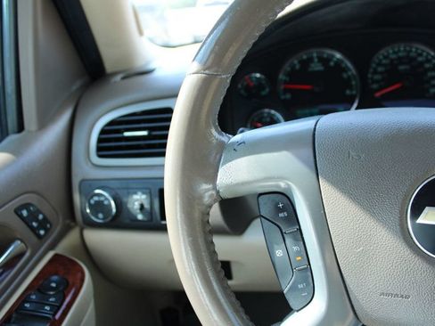 Used 2011 Chevrolet Suburban LTZ RWD image 43
