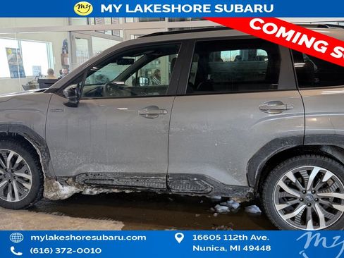 Used 2025 Subaru Forester Touring image 3