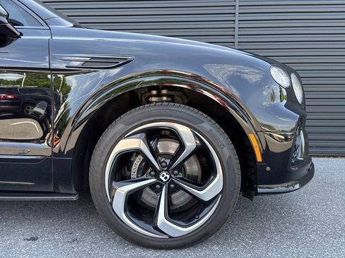 Used 2022 Bentley Bentayga AWD/4WD image 9
