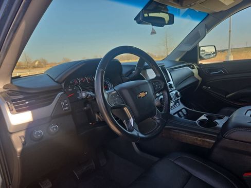 Used 2020 Chevrolet Suburban LT image 2