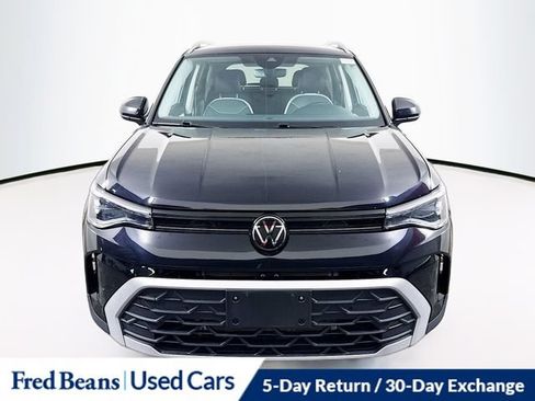 Used 2025 Volkswagen Taos SE AWD/4WD image 2