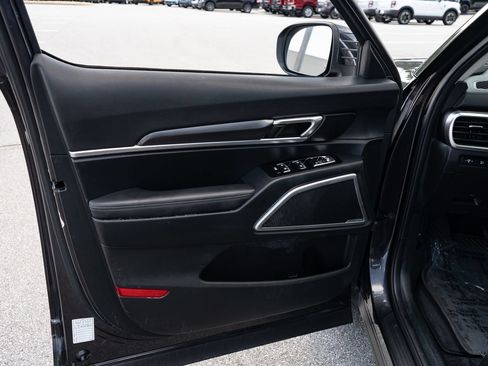 Used 2025 Kia Telluride S FWD image 17