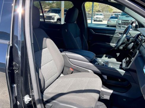 Used 2025 GMC Acadia Elevation image 8