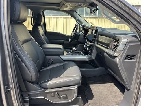 Used 2022 Ford F150 Lariat w/ Max Trailer Tow Package image 16