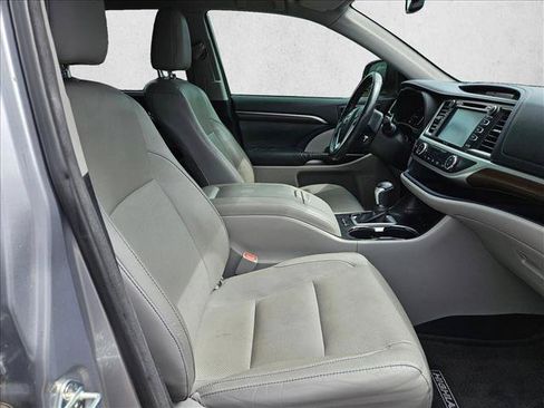 Used 2015 Toyota Highlander Limited Platinum AWD/4WD image 18