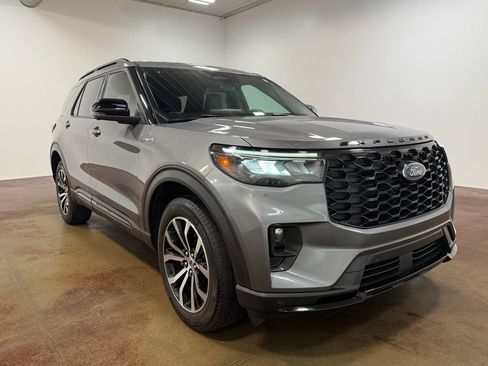 Used 2025 Ford Explorer ST-Line AWD/4WD image 28