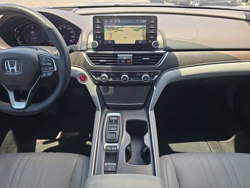 Used 2019 Honda Accord Touring image 10