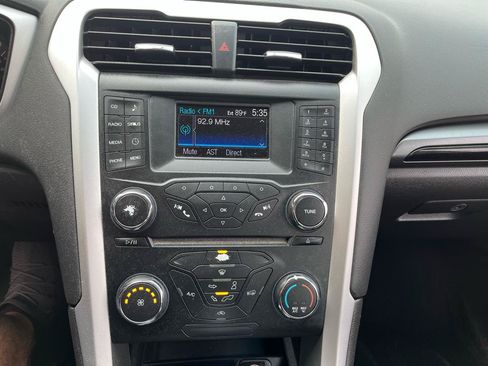 Used 2013 Ford Fusion SE FWD image 18