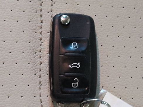 Used 2016 Volkswagen Passat 1.8T SE w/ Lighting Package (P06) image 32