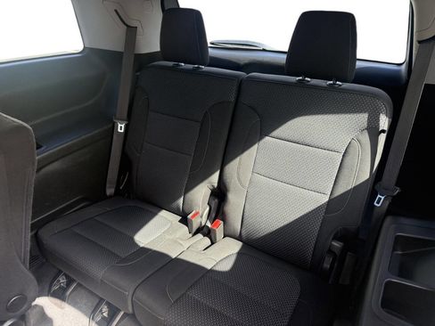 Used 2023 GMC Acadia SLE image 8