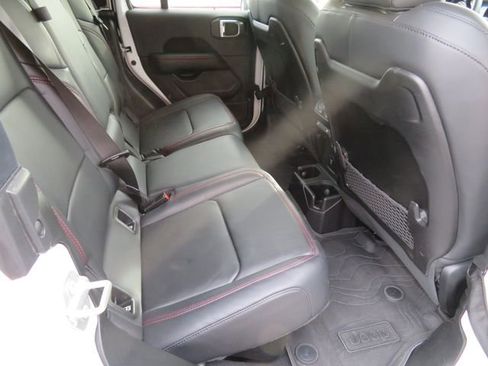 Used 2024 Jeep Gladiator Rubicon w/ Technology Group image 21