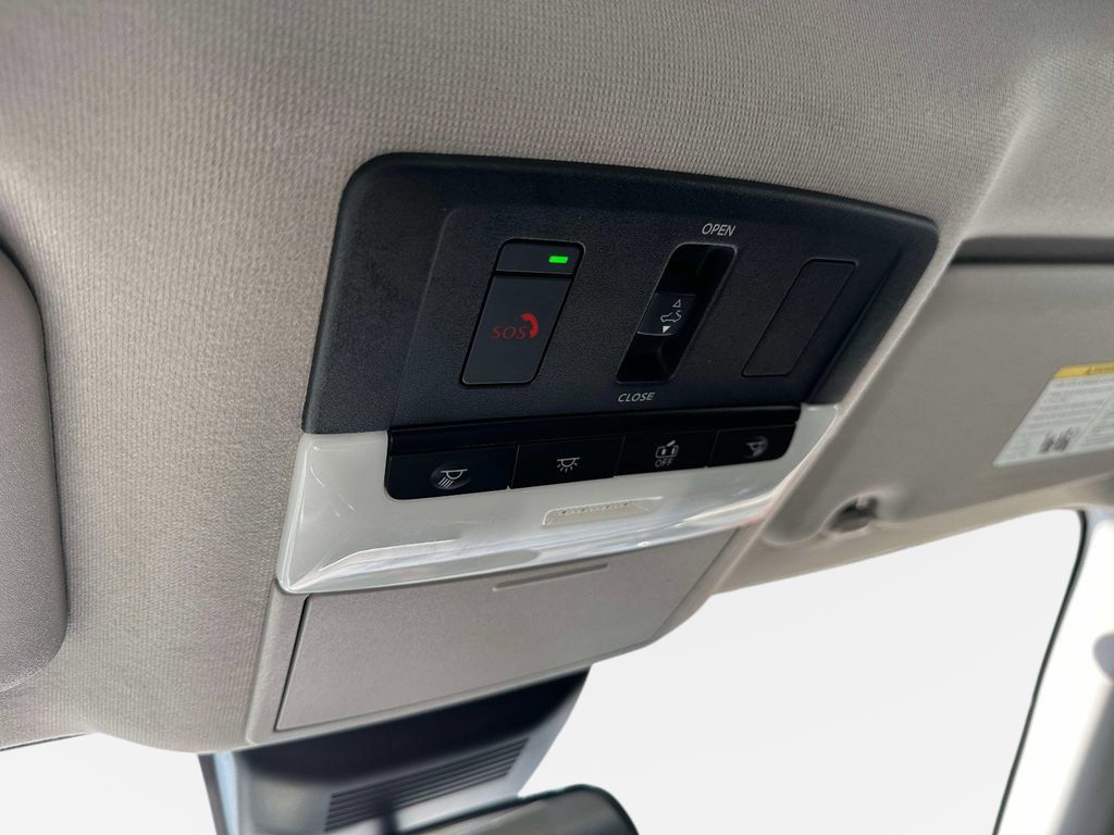 Certified 2023 Nissan Sentra SR w/ SR Premium Package FWD image 38