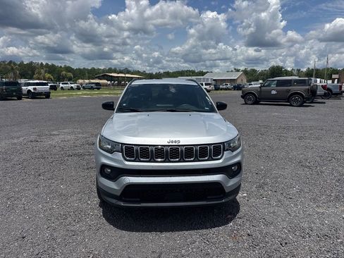 Used 2024 Jeep Compass Latitude AWD/4WD image 7