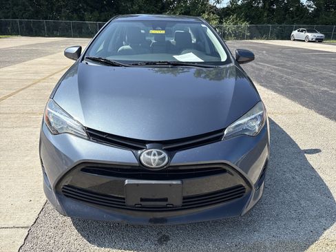Used 2017 Toyota Corolla LE w/ Carpet Mat Package (TMS) FWD image 2