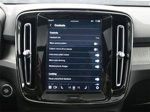 Used 2025 Volvo XC40 B5 Plus image 15